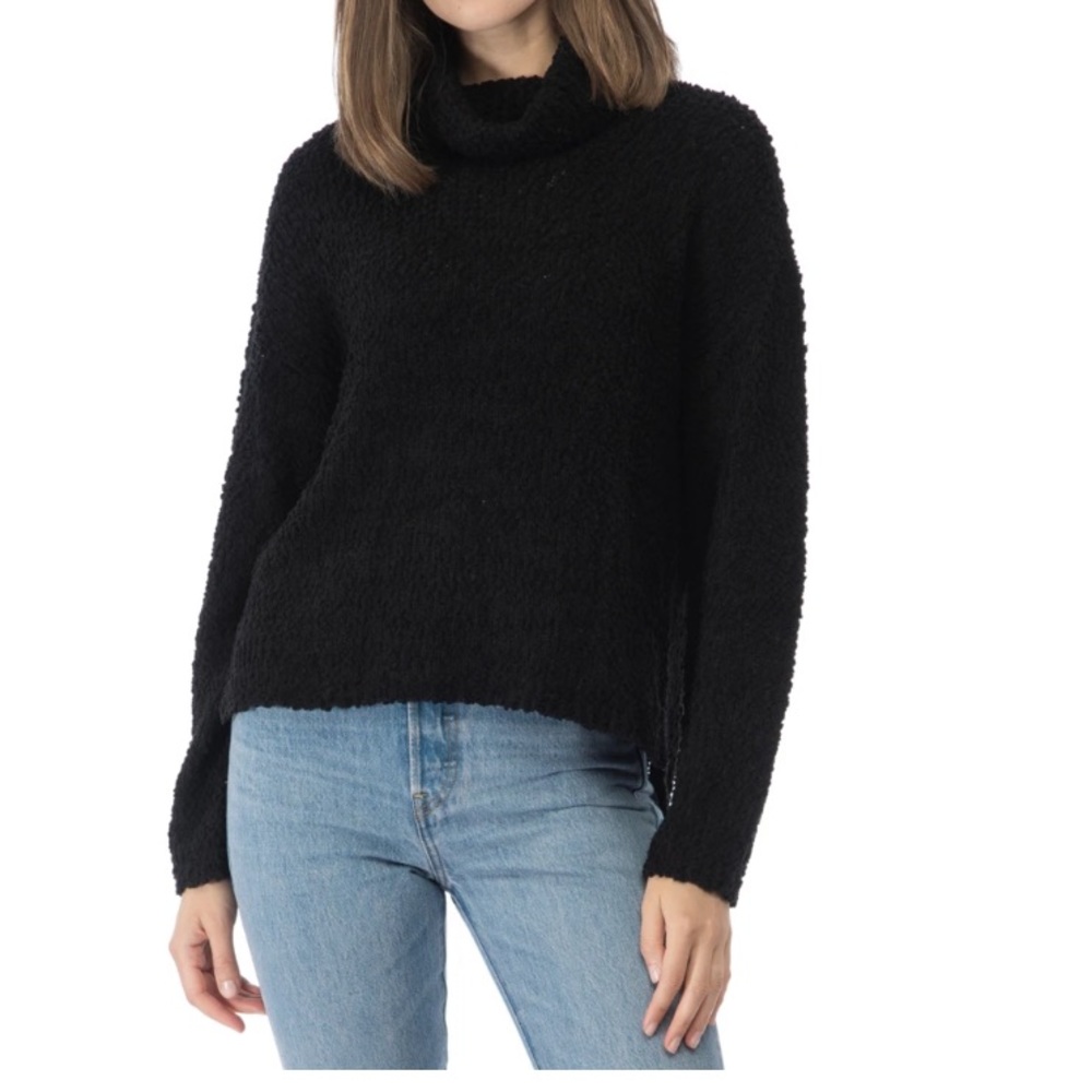 NWOT Bobeau Popcorn Yarn Turtle Neck Sweater Black